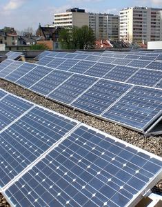 Photovoltaikanlage auf dem Dach der Mathildenschule