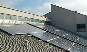 Photovoltaikanlage auf dem Dach des Feuerwehrhauses