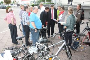 Arbeitsgemeinschaft Radfahrer - Info-Tour durch den Ort zum Einkaufszentrum Main-Taunus