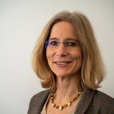 Dr. Kirsten Schröder-Goga