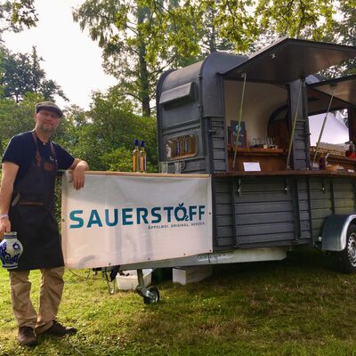Matthias Metzger, Inhaber von KulturGut mit seinem Sauerstoff-Verkaufswagen