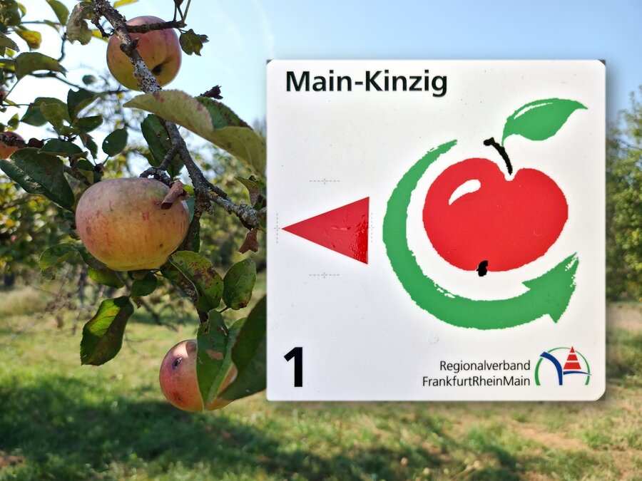 Ein Schild der Apfelwein- und Obstwiesenroute der Regionalschleife Main-Kinzig